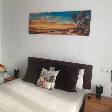 Room With Private Bathroom And Balcony Nearby The Mercado Central, Center And Beach لقنت المظهر الخارجي الصورة