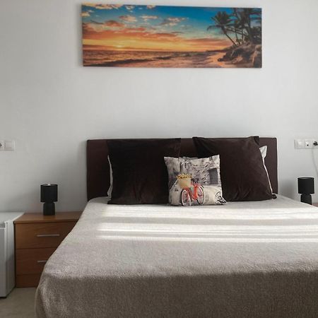 Room With Private Bathroom And Balcony Nearby The Mercado Central, Center And Beach لقنت المظهر الخارجي الصورة