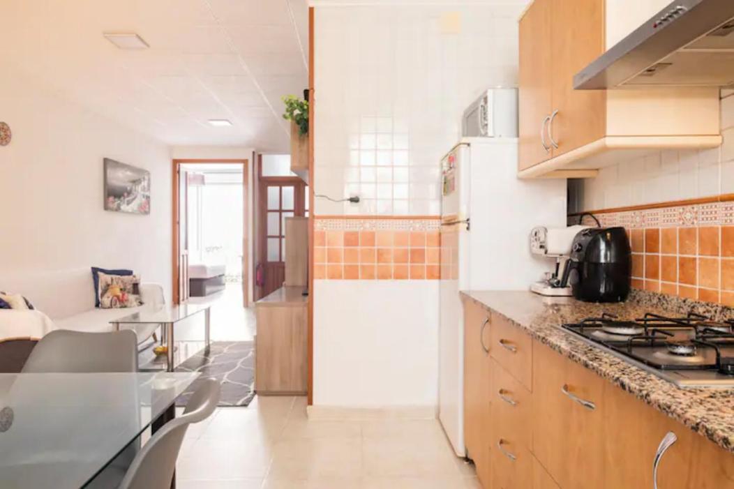 Room With Private Bathroom And Balcony Nearby The Mercado Central, Center And Beach لقنت المظهر الخارجي الصورة