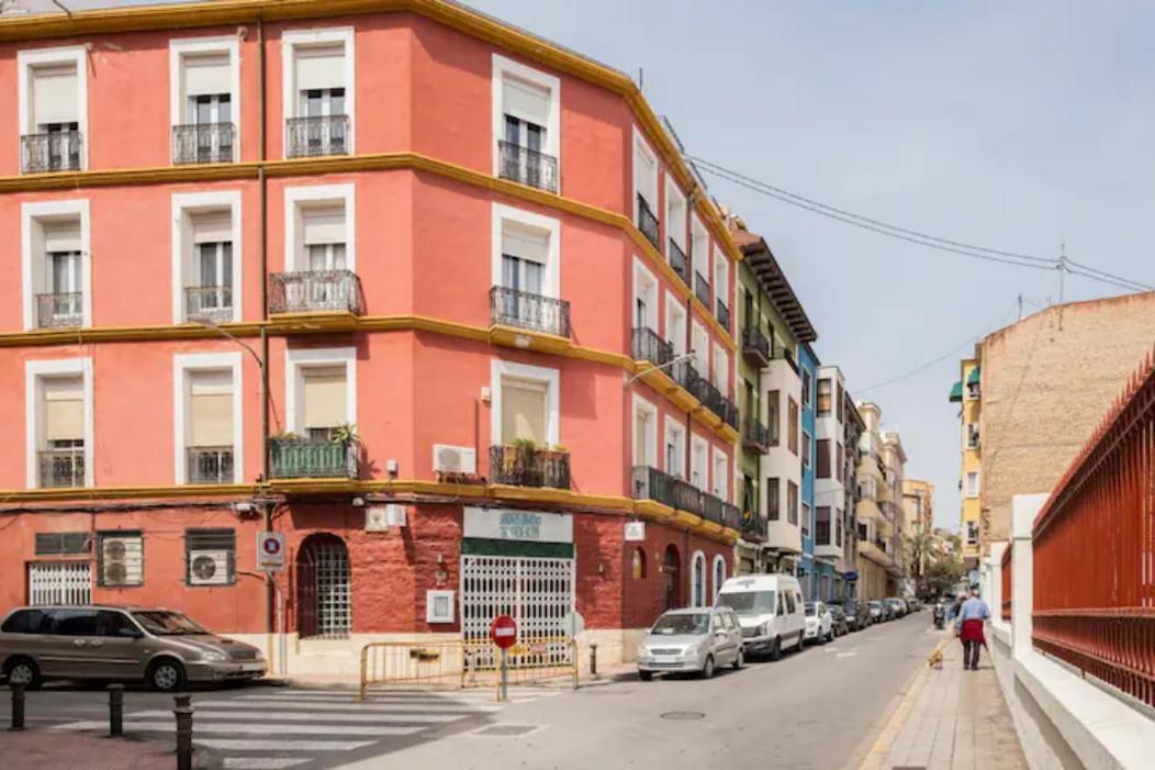 Room With Private Bathroom And Balcony Nearby The Mercado Central, Center And Beach لقنت المظهر الخارجي الصورة