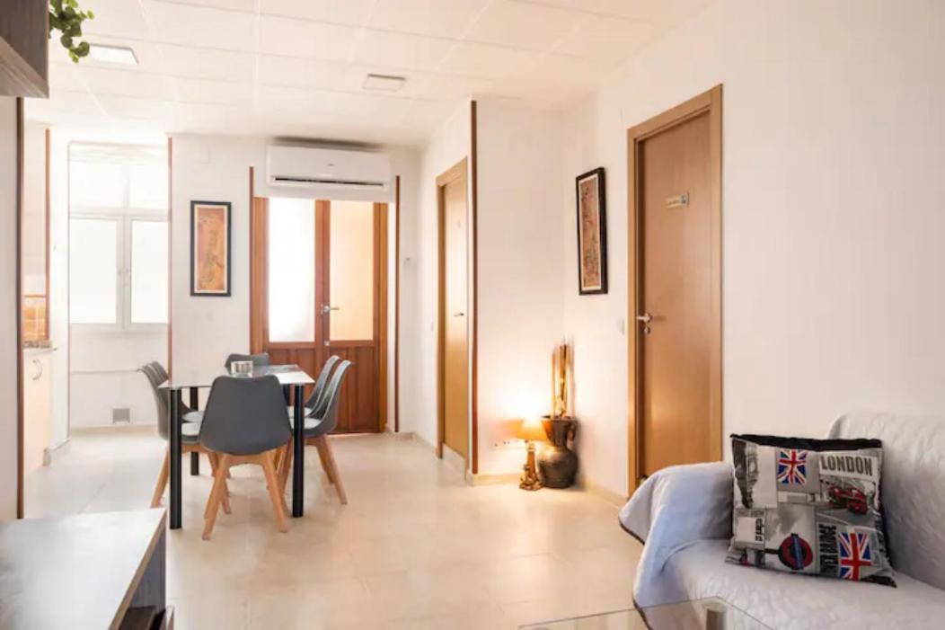 Room With Private Bathroom And Balcony Nearby The Mercado Central, Center And Beach لقنت المظهر الخارجي الصورة