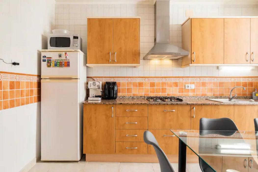 Room With Private Bathroom And Balcony Nearby The Mercado Central, Center And Beach لقنت المظهر الخارجي الصورة