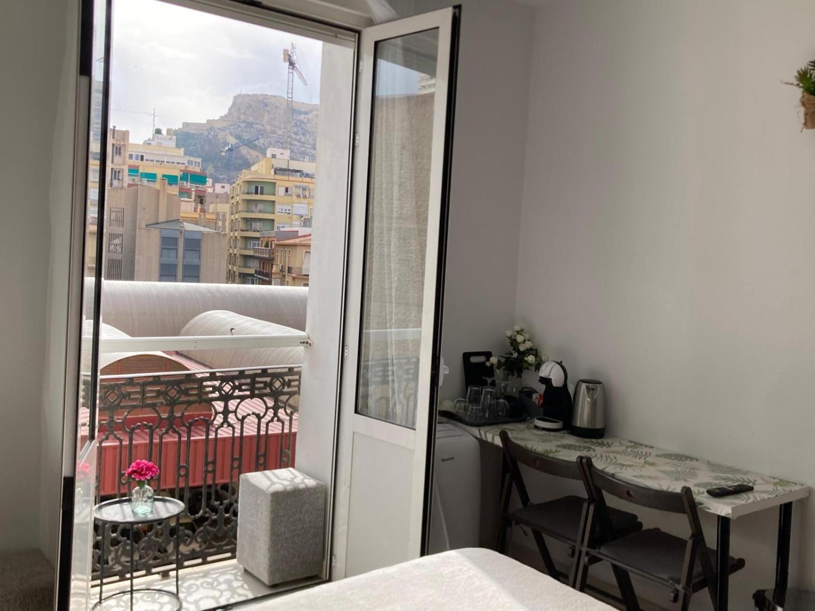 Room With Private Bathroom And Balcony Nearby The Mercado Central, Center And Beach لقنت المظهر الخارجي الصورة