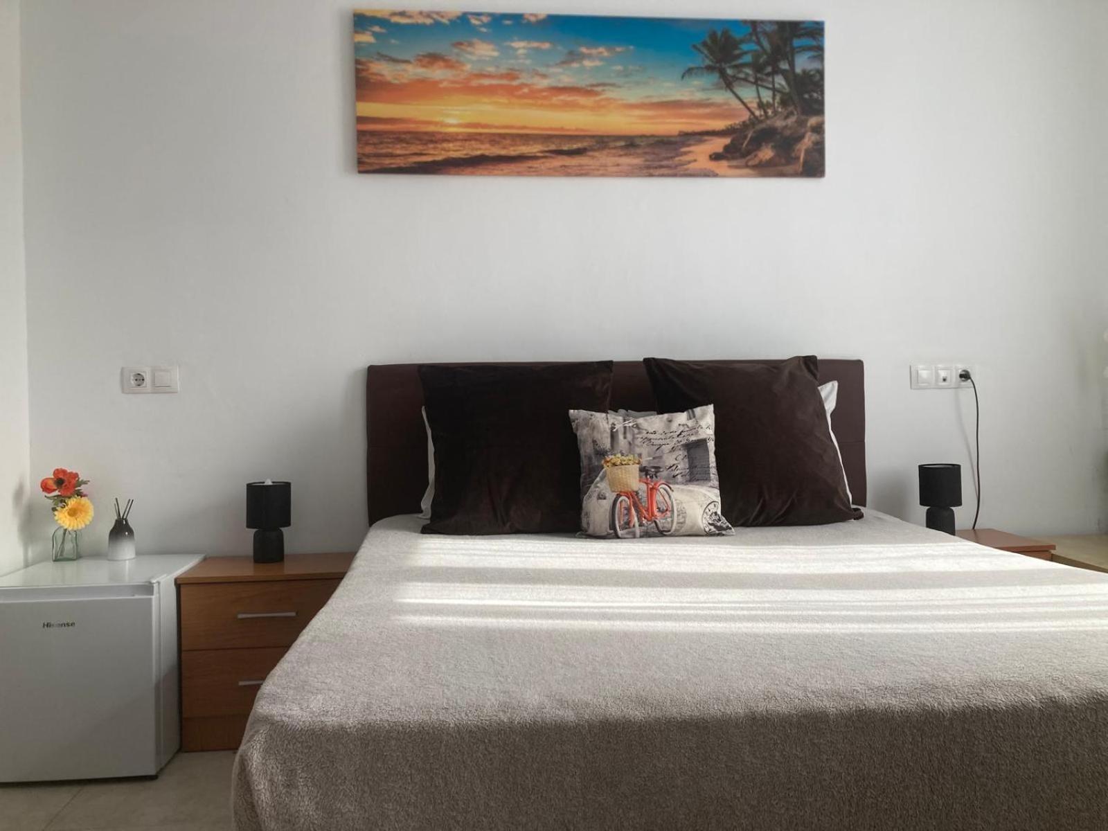 Room With Private Bathroom And Balcony Nearby The Mercado Central, Center And Beach لقنت المظهر الخارجي الصورة