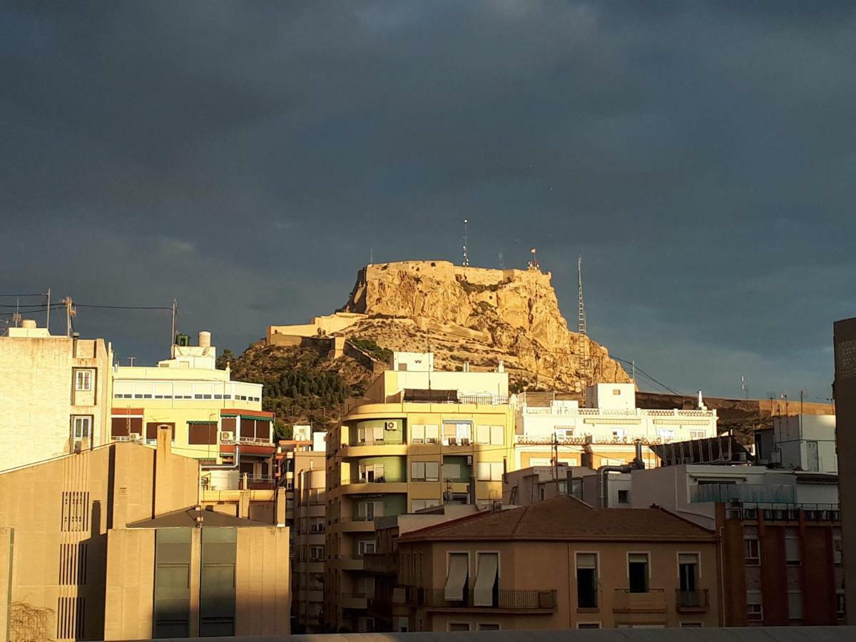 Room With Private Bathroom And Balcony Nearby The Mercado Central, Center And Beach لقنت المظهر الخارجي الصورة